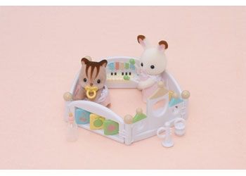 Sylvanian Families Let's Play Playpen 